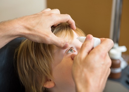 善瞳0.01%眼药水是如何控制近视并减缓其发展的？_香港济民药业