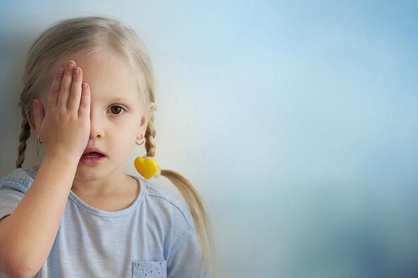 如何及时发现孩子近视？使用善瞳效果好吗？