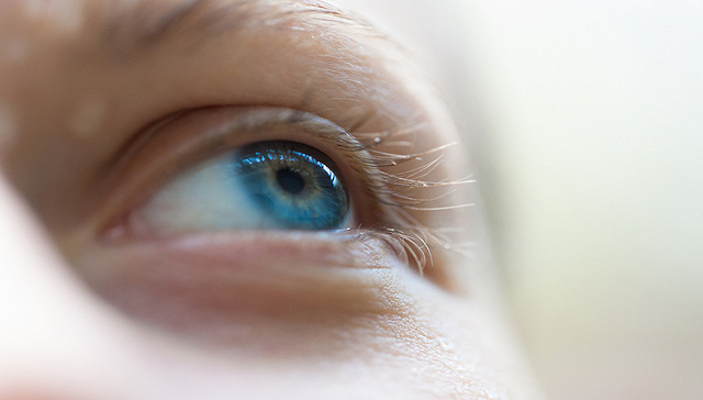 使用善瞳0.01%阿托品滴眼液，控制轴性近视